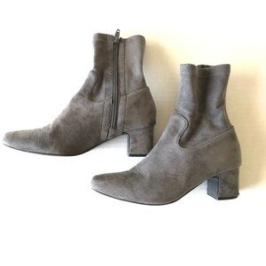 Formel Camele Women's Gray Suede Boots size 6.5 / 37 / 235